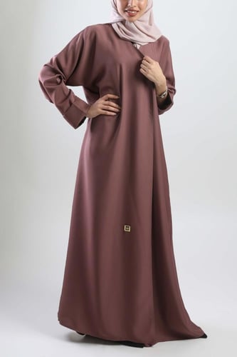 عباية سادة لون لحمي قماش ناعم بلمسة حريرية 5024