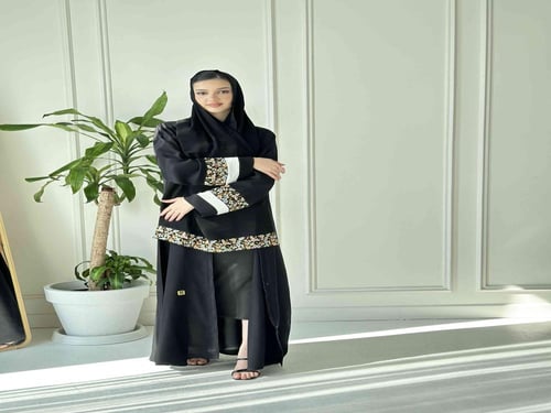 عباية سوداء بكلفه سدو ملونه على الاكمام 7001