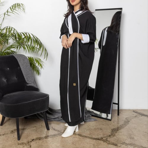 عباية سوداء قماش ملكي فاخر R1113