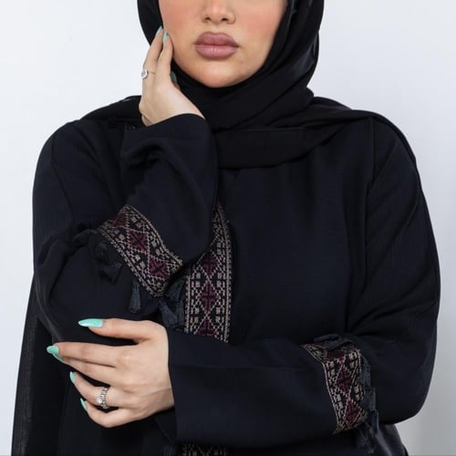 عباية سودا فاخرة بتطريز السدوN1007