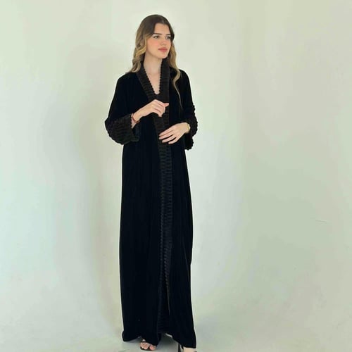 عباية شتوية مخمل سوداء 7025