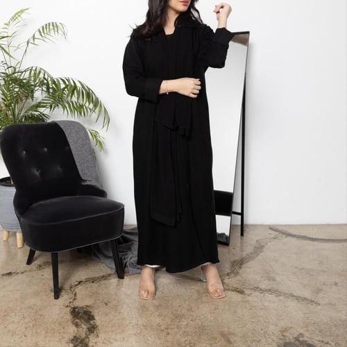 عباية كريب سوداء سادة N1005