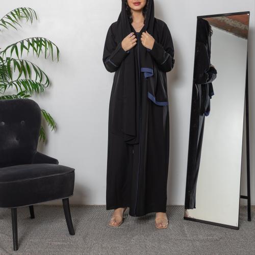 عباية سوداء سادة بخط كحلي ناعم من الامام قماش كريب...