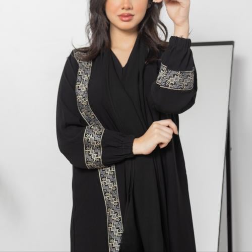 عباية كريب سوداء سادة بتطريز السدو N1012
