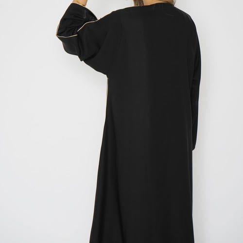 عباية سوداء بلاك بيري اسود مزود بخيوط من الحرير ال...