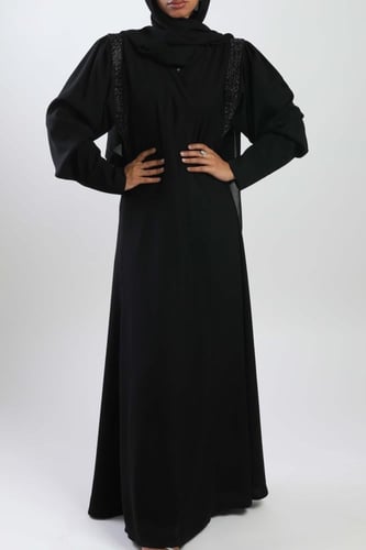 عباية سوداء بتصميم فخم ومميز 5043