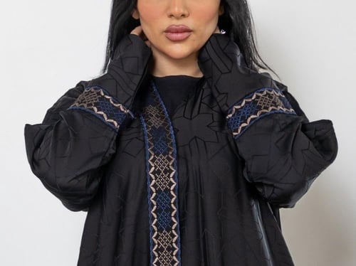 عباية كلاسيك بتطريز خفيف R1014