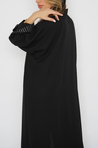 عباية سوداء تطريز كرستال فضي على الاكمام و جوانب ا...