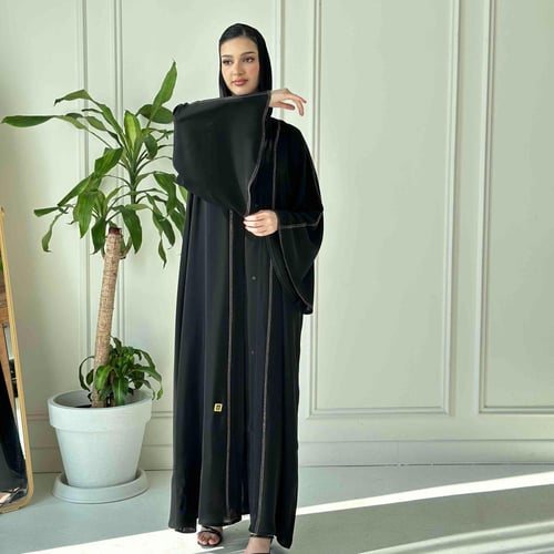 عباية سوداء بأكمام واسعة وتطريز على الاطراف 7019