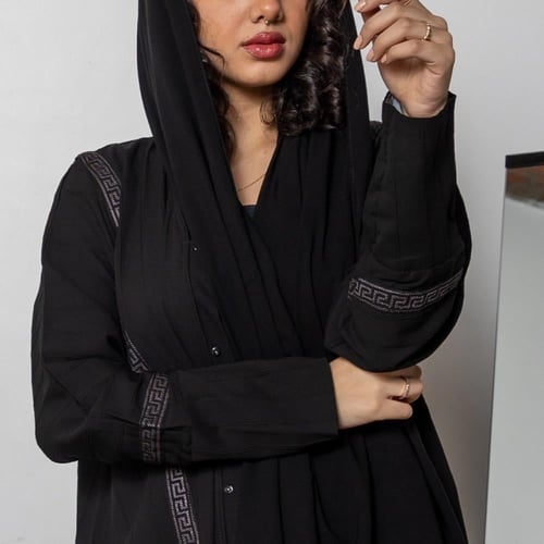 عباية سوداء سادة بتصميم مميز وكم شيفونN1050