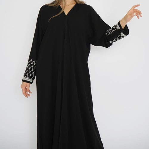 عباية سوداء مطرز بخيوط خرز 6006