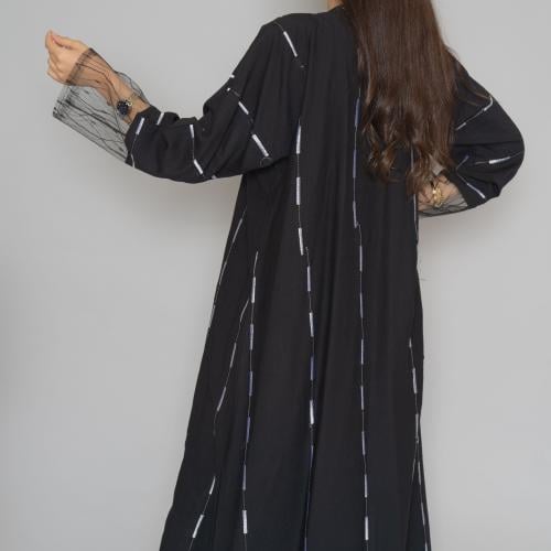 عباية سودا ء بتطاريز خيوط مقلمة اسود و كحلي ولون ا...