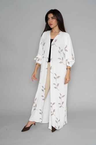 عباية بيضاء مع خياطة يدوية على القماش 6057