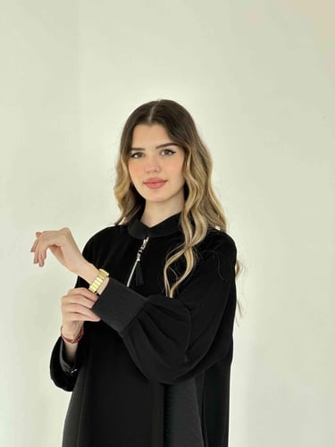 عباية سوداء راقية وعصرية بكسرات من الجنب 7014