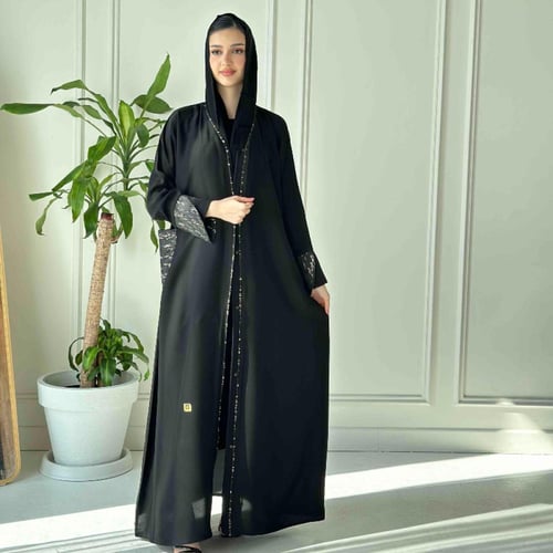 عباية سوداء بجيوب جانبيه عصرية وعملية 7016