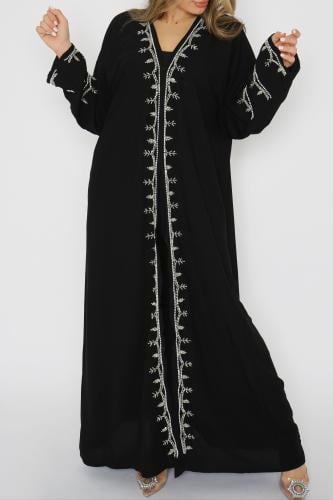 عباية سوداء فاخرة مطعمة بتطريز شك يدوي من الأمام و...