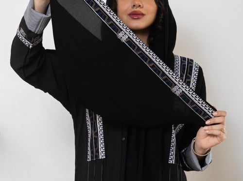 عباية سوداء بتطريز السدو N1045