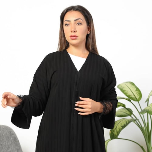 عبايه سوداء بكم دانتيل قماش مخطط بارد 1008