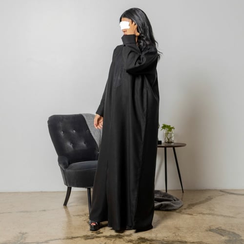 عباية سوداء سادة بتطريز اسود وقفله طقطق 5013