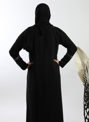 عباية سوداء بكلفة طولية 5082