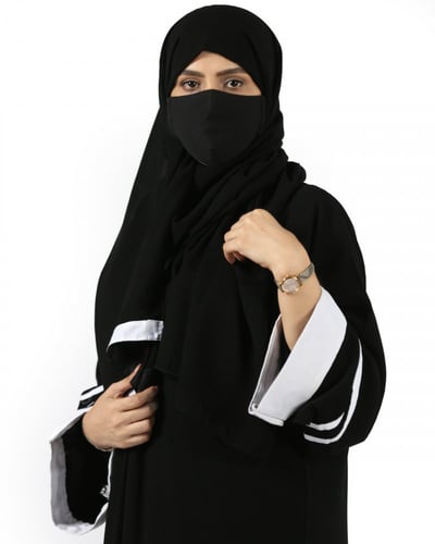 عباية سوداء سادة بأكمام وخطوط بيضاء N1009