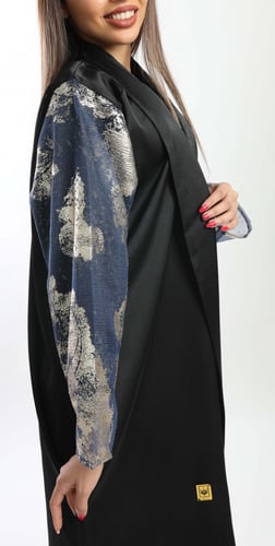 عباية سوداء باكمام اورقانزة مطبوعة 5056