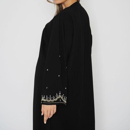 عباية سوداء فاخرة بتطريز مميز في الكم 6002