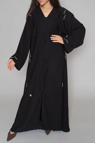 عباية سودا ء ربع كلوش تطريز كمبيوتر لون ابيض و اسو...