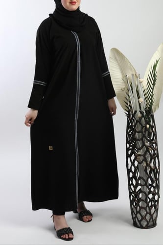 عباية سوداء بكلفة طولية 5082