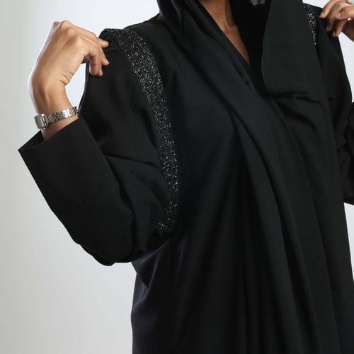 عباية سوداء بتصميم فخم ومميز 5043