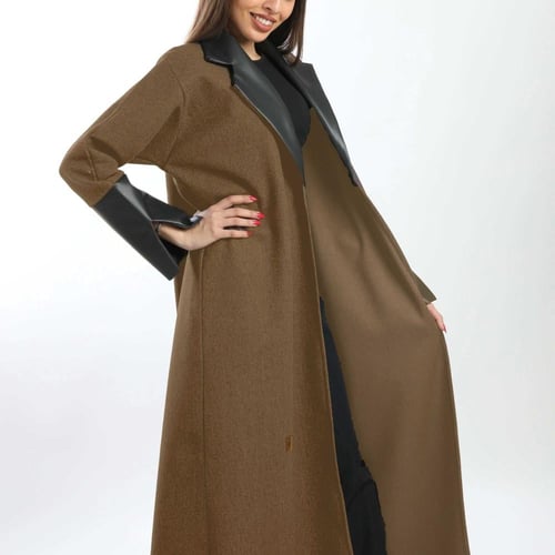 عباية شتوية باللون البني جوخ واكمام سوداء من جلد B...