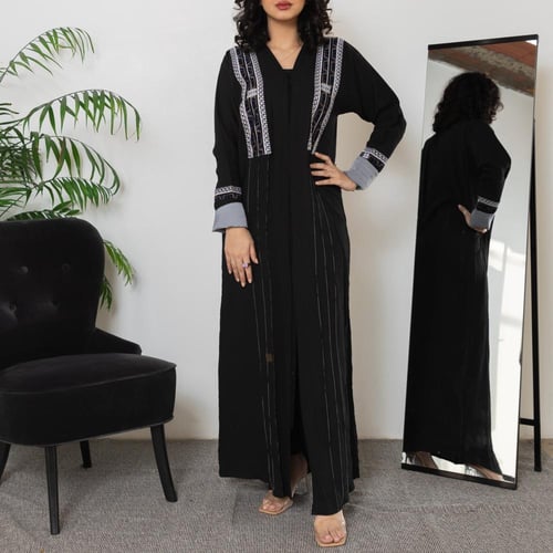 عباية سوداء بتطريز السدو N1045