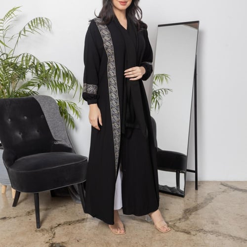 عباية كريب سوداء سادة بتطريز السدو N1012