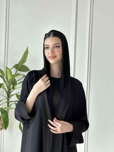 عبايه سوداء جاكت بقيطان أسود عملية وعصرية 7031