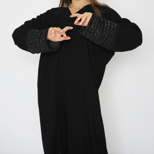 عباية سوداء تطريز حرير فضي عالكم 6019