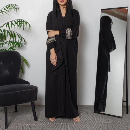 عباية سوداء سادة بتطريز سدو من الكم R1110
