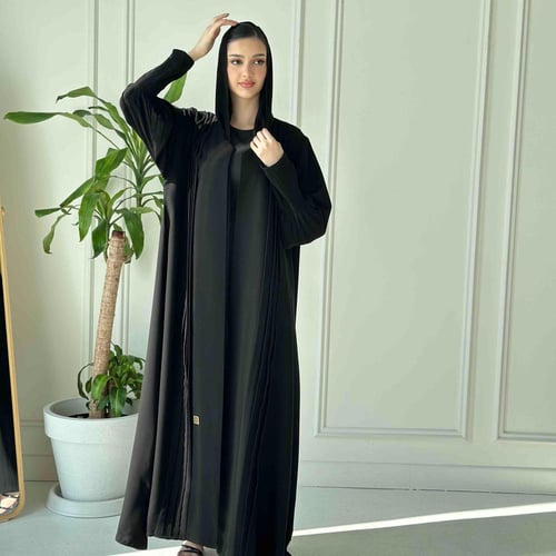 عباية سوداء ربع كلوش بكسرات في الجانبين والاكمام 7...