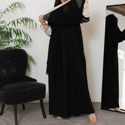 عباية سوداء سادة بأكمام مطرزة N1006