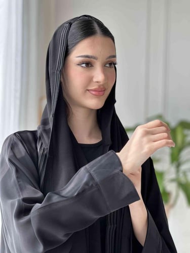 عبايه سوداء جاكت بقيطان أسود عملية وعصرية 7031