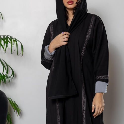 عباية سوداء سادة بتصميم مميز وكم شيفونN1050
