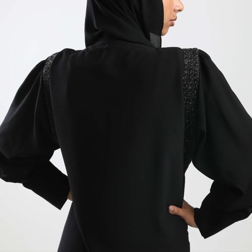 عباية سوداء بتصميم فخم ومميز 5043