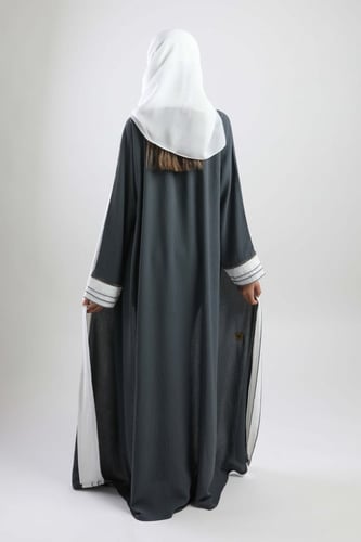 عباية ملونة باللون الرصاصي الداكن والأبيض 5046