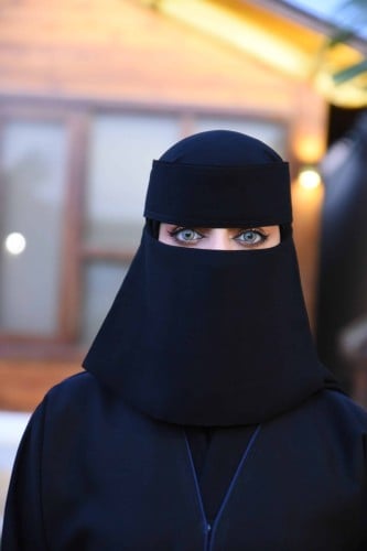 نقاب قصير بمرد (طبقه على العين)بلوقو ذهبي 105