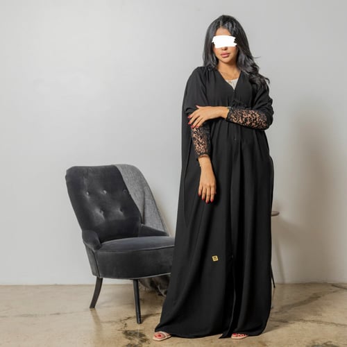 عبايه سوداء ساده بكم دانتيل فاخر 5012