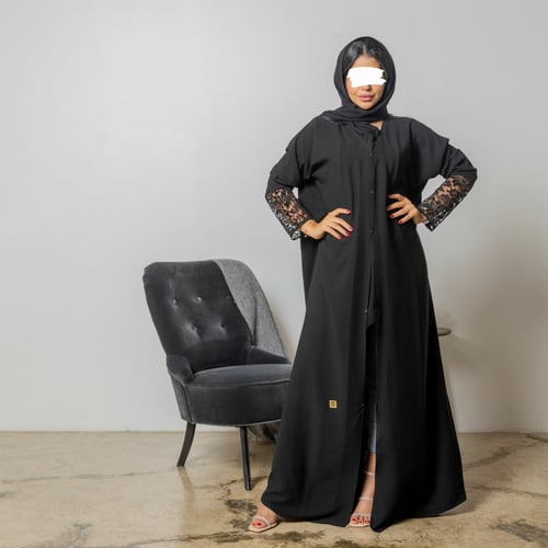 عبايه سوداء ساده بكم دانتيل فاخر 5012