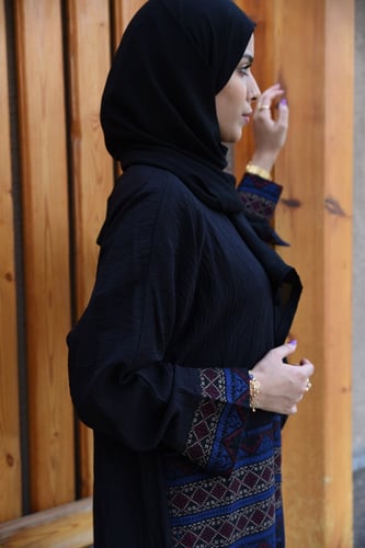 عبايه سوداء فاخره بتطريز السدو R1111