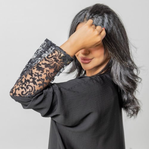 عبايه سوداء ساده بكم دانتيل فاخر 5012