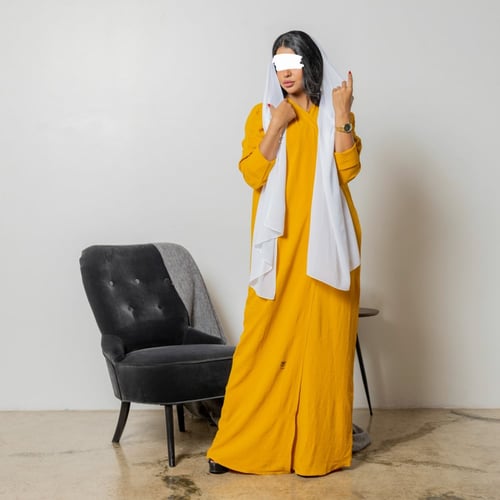 عبايه ملونة باللون الكركمي قماش حرير مغسول بحريني...