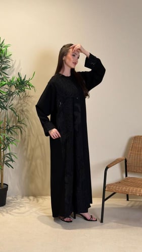 عباية ملكة الاسود