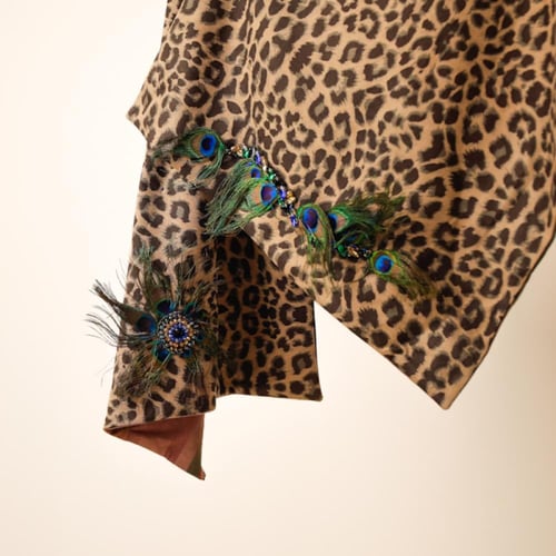 سكارف شامواه الثقيل مع فرو مطعّم بالكرستال الفاخر...